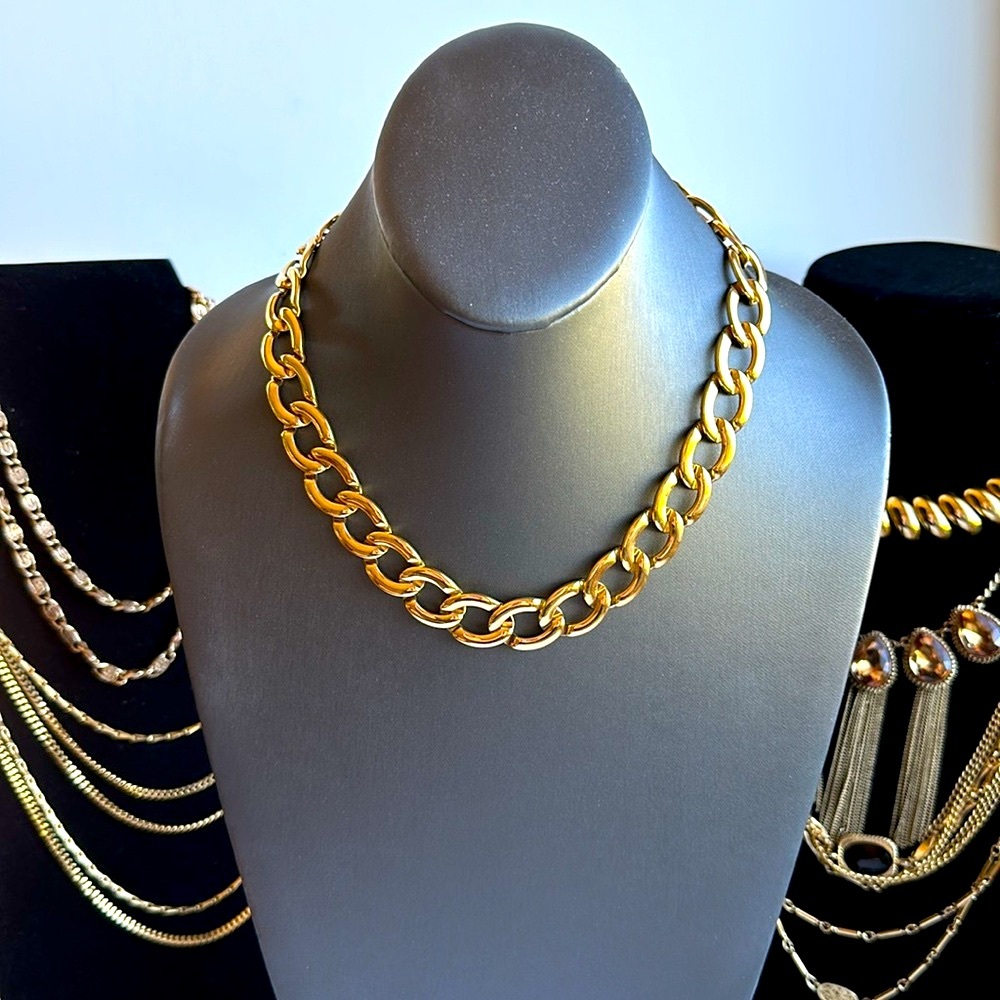 VTG Monet Chunky Gold Tone Oval Chain Link Collar Necklace 17”